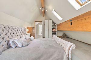 LAKESIDE LODGE- click for photo gallery